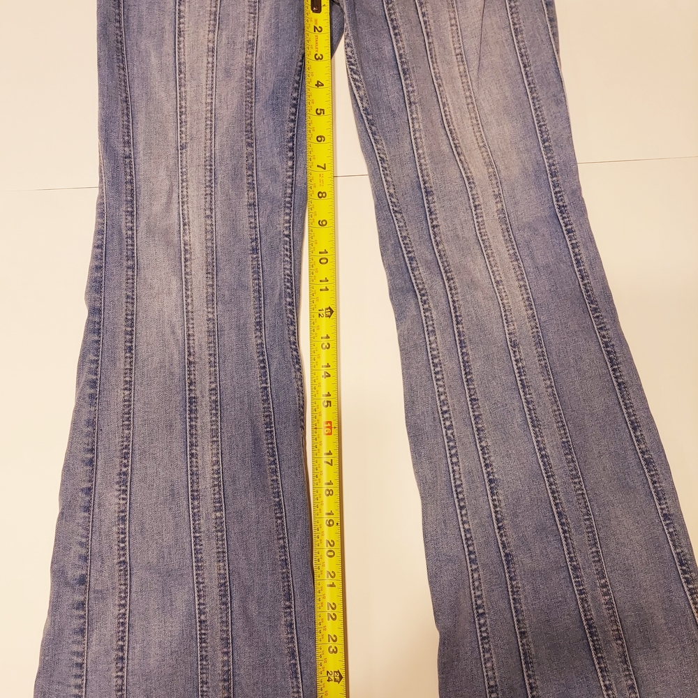 Rare FREE PEOPLE So Many Seams Retro 70s Flare Jeans Light Blue Size 29 Short - Picture 7 of 9